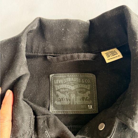 Levi's Wellthread Women’s Trucker Jacket in Wave Black Denim Size 1X - Picture 3 of 5